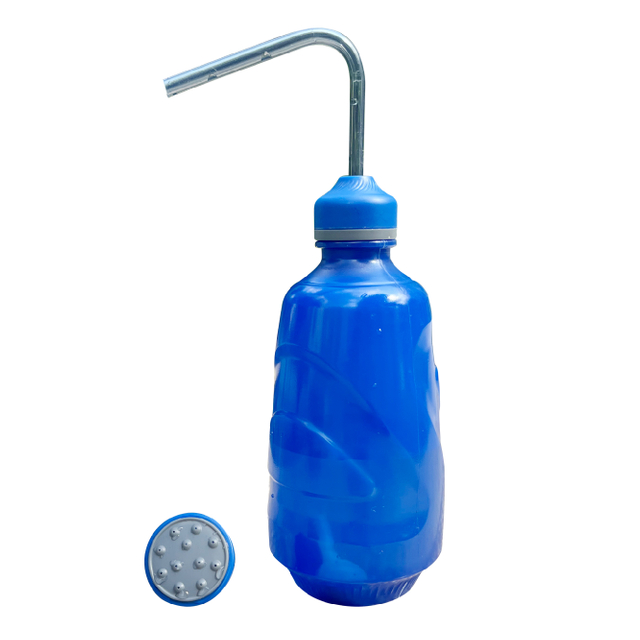 Botella pulverizadora suave para regar pl&aacute;ntulas y brotes